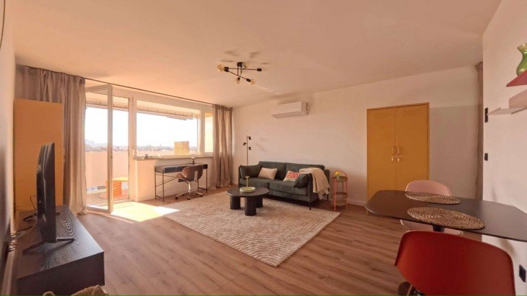 Wohnzimmer N�rnberg Dachgeschosswohnung Erstbezug nach Sanierung - m�blierte 1,5-Zimmer-Wohnung (DG) mit Loggia in M�geldorf